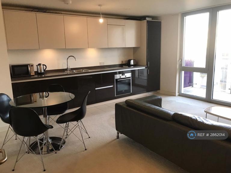 2 bedroom flat in Empire Way, Wembley, HA9 (2 bed) (#2862014)