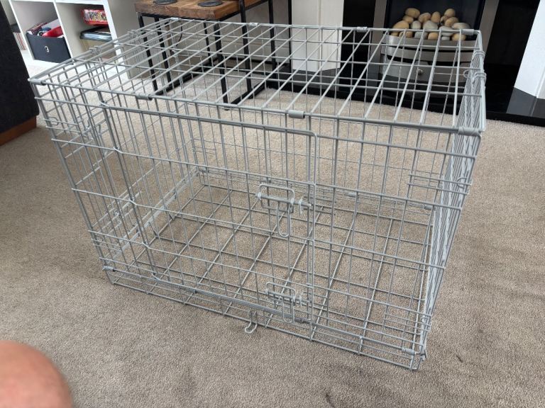 Metal dog crate, crate tray and crate mat