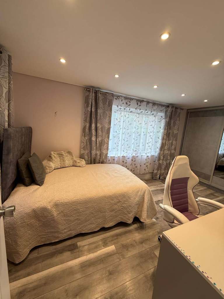 Double Size Bedroom