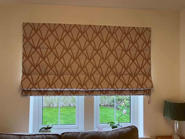 Geometric Pattern Roman Blind – Dusky pink.