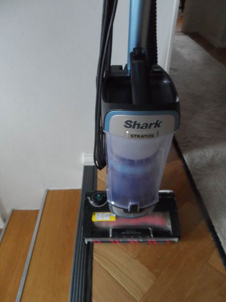 Shark Stratos XL Corded Upright Vacuum | Lift-Away -AZ913UK