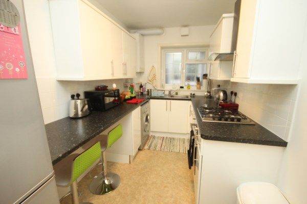 Bournemouth East Cliff - 1 bed flat with sea glimpses