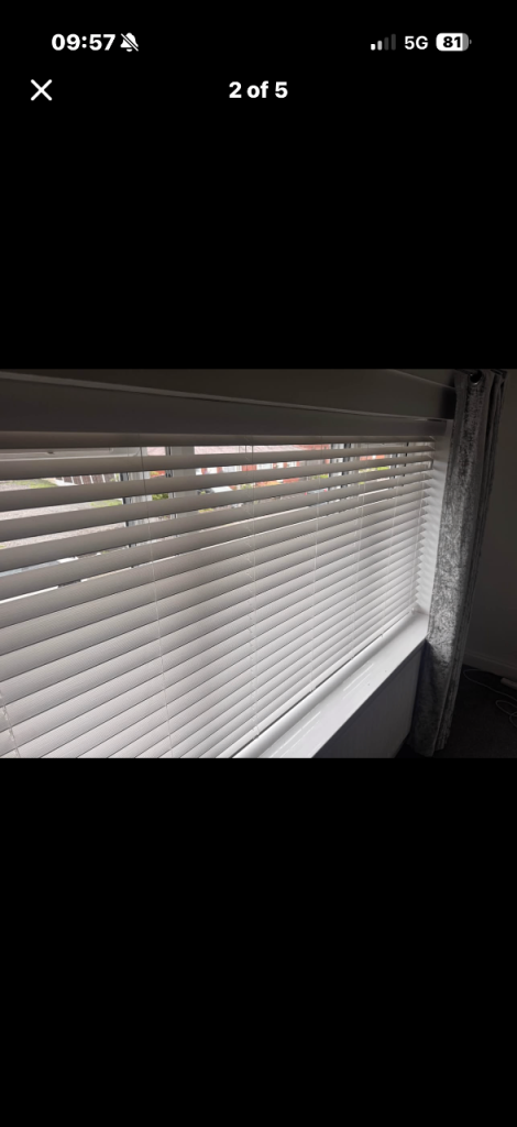 White Venetian Blinds – brilliant Condition