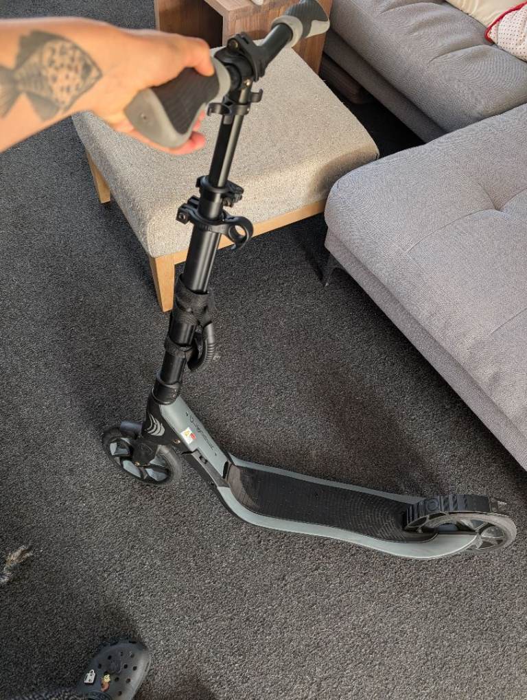 Globber folding adult kick scooter 