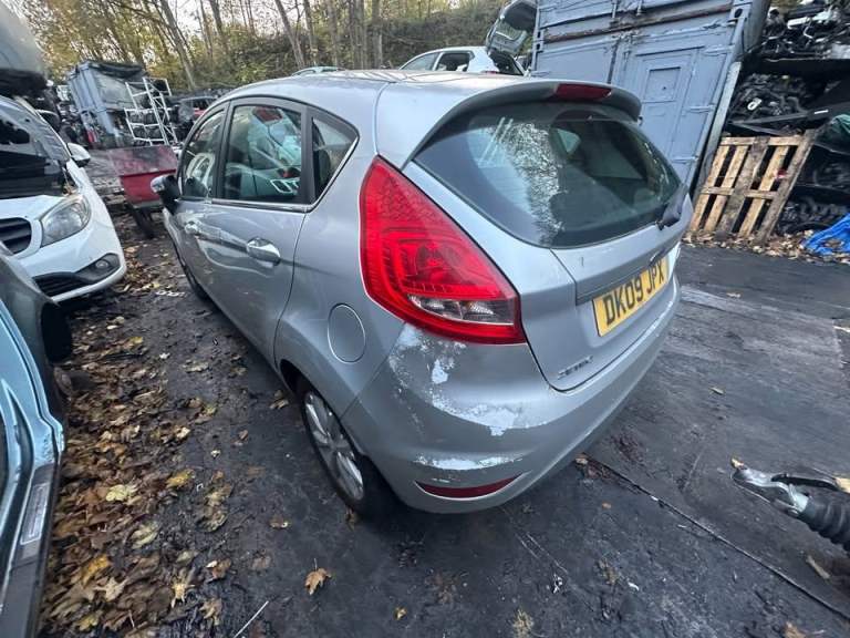 FORD FIESTA 2009 1.4 PETROL BREAKING FOR PARTS