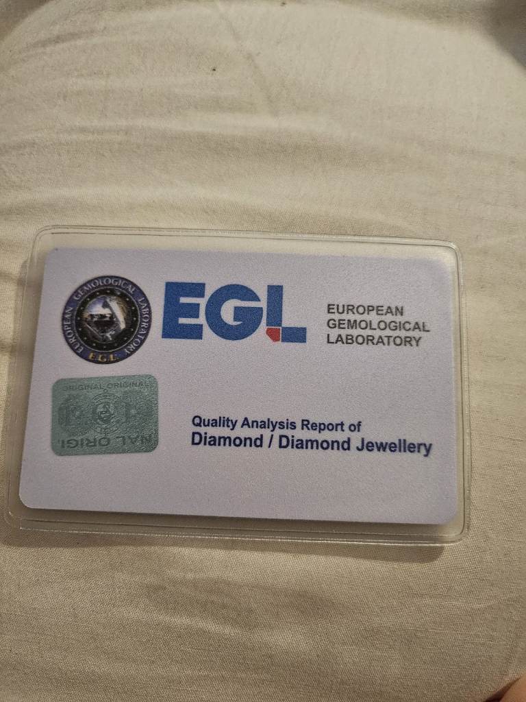 White gold size Q 1 carrot certified diamond ring good condition 