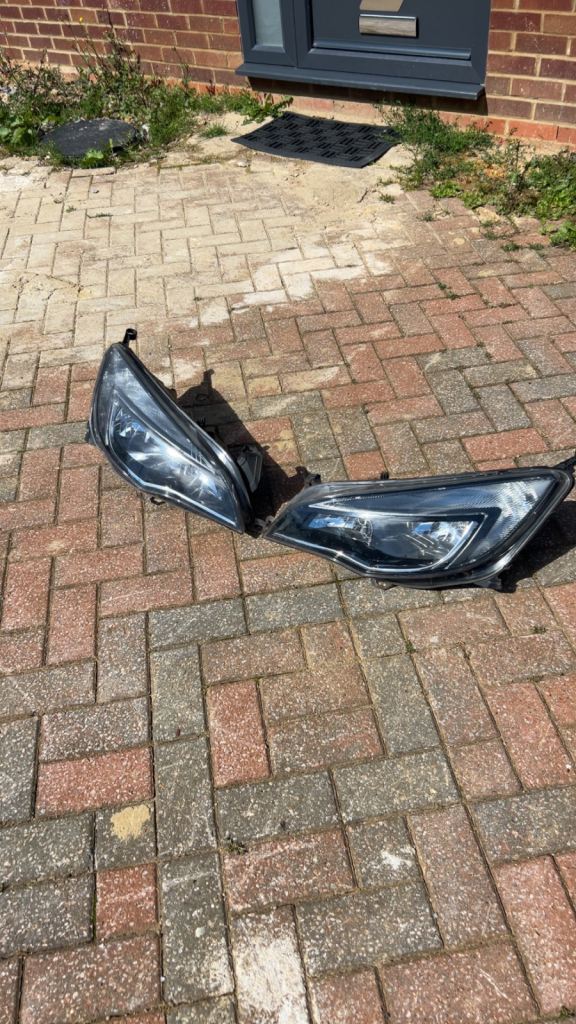 Vauxhall Astra J 2013 Headlights
