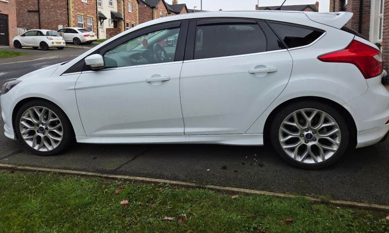 Ford, FOCUS, Hatchback, 2014, Manual, 1560 (cc), 5 doors