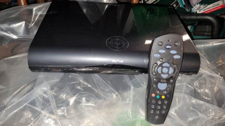 Sky+ HD box and remote. DRX895WL. Spares/ repair