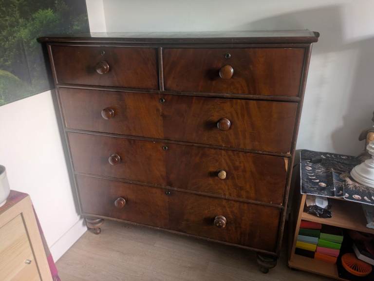 Mahogany flame chest of drawers - Restoration project?