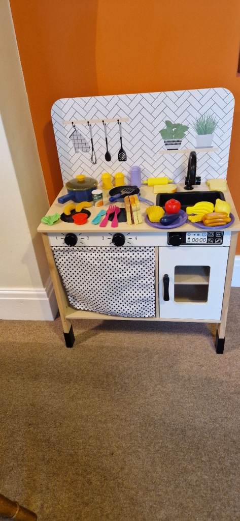WOODEN TOY KITCHEN WITH ACCESSORIES. EXCELLENT CONDITION.