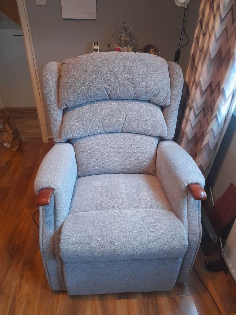 Recliner riser chair