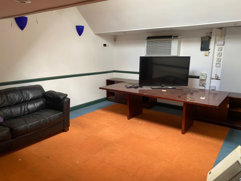 Industrial unit to let with office space 