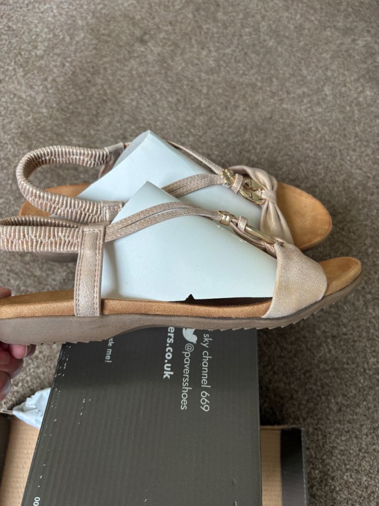 Pavers Ladies Rose Gold Sandals Size 7 (40) – NEW in Box