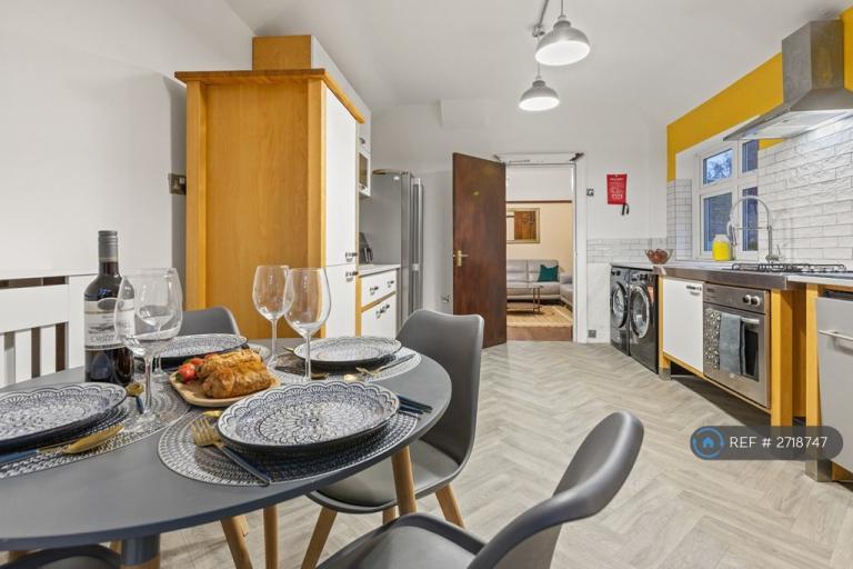 1 bedroom in Lullington Road, Salford, M6 (#2718747)