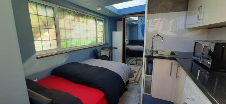 STUDIO FLAT NEAR HEATHROW ALL BILLS INCLUDED