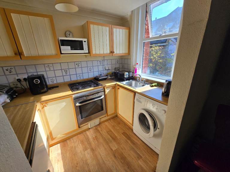 Bright double room in Charminster 