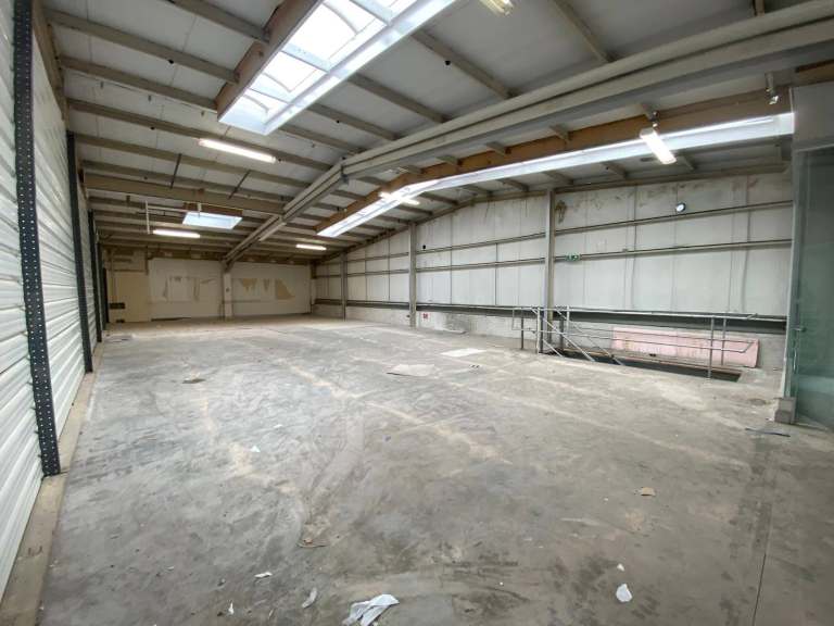 Premium Warehouse Commercial Unit with Mezzanine – Thames Road, Barking IG11