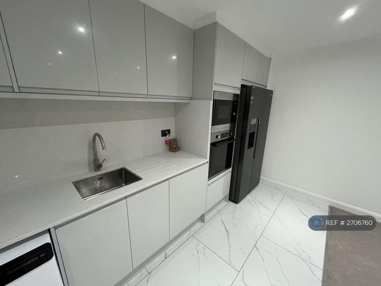 3 bedroom flat in Long Lane, Croydon, CR0 (3 bed) (#2706760)