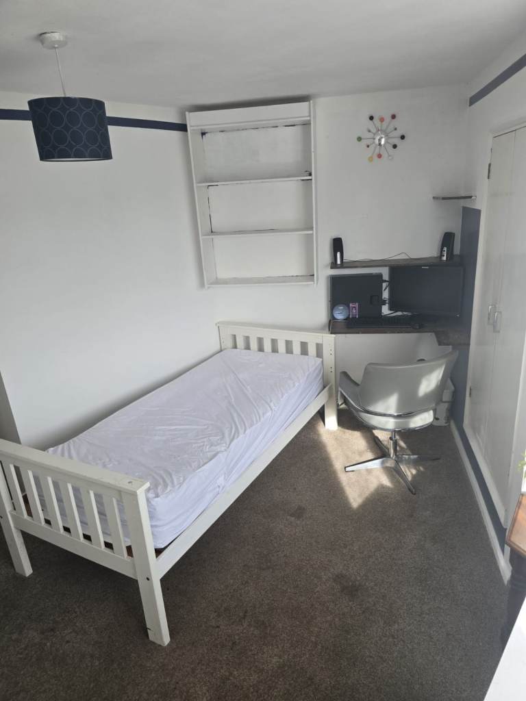 Spare room to rent