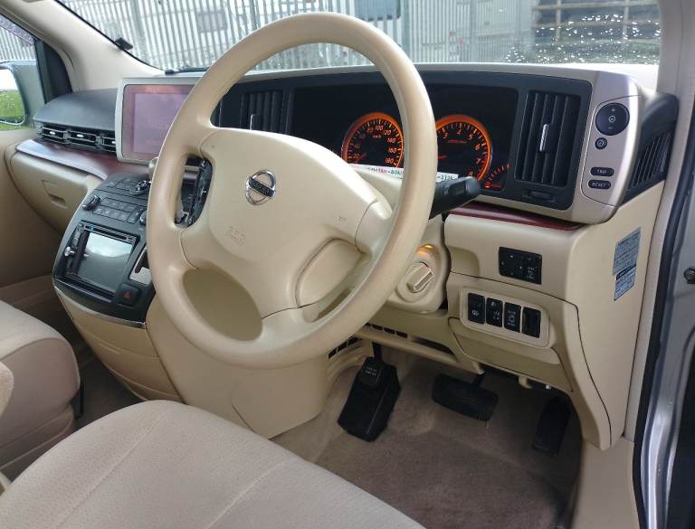 Nissan Elgrand camper, 2005, 2490 (cc)