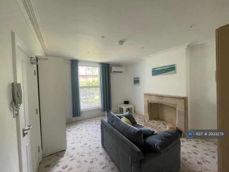 Studio flat in St. Andrews House, Great Malvern, WR14 (#2933279)