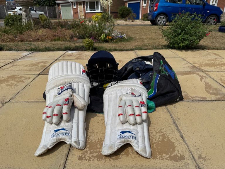 Slazenger Cricket Kit – Pads, Gloves, Helmet and Bag