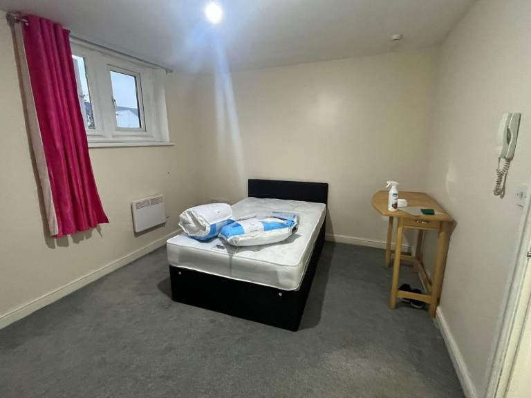  SUPPORTED ACCOMMODATION ROOMS FOR SINGLES  B18 READY NOW!!!