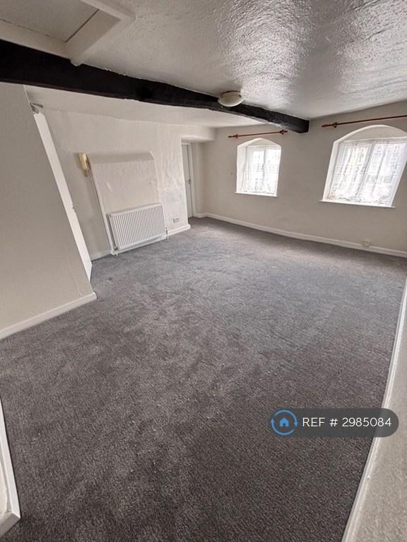 1 bedroom flat in Kirkgate, Otley, LS21 (1 bed) (#2985084)