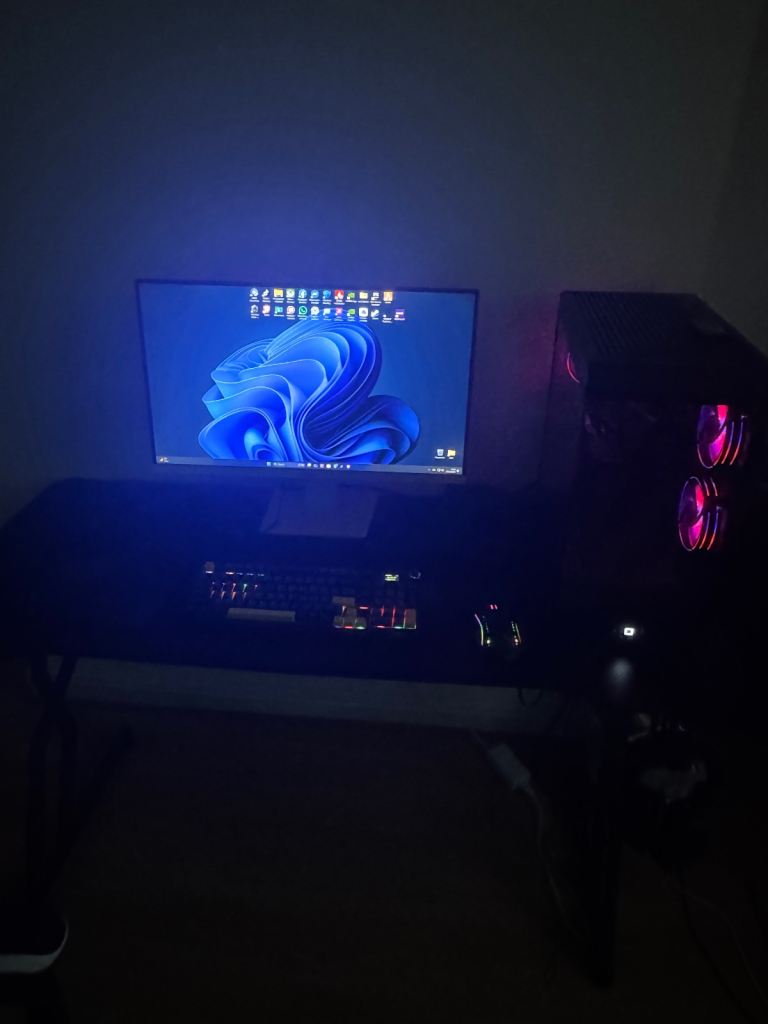 image for Hyte y40 Ryzen 7 9800x3d 4070ti super 32gb ram 4tb 