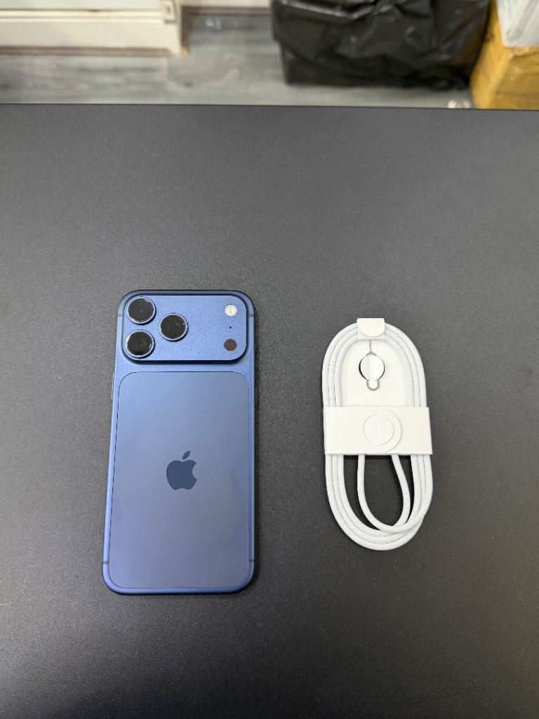 Apple iPhone 17 Pro Max 256GB Deep Blue (Unlocked) in Immaculate Condition 100% BH