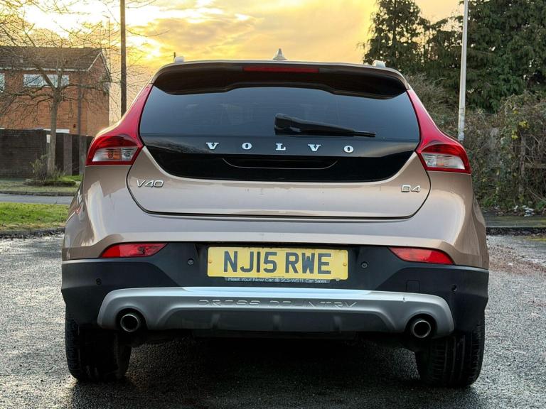 2015 Volvo V40 Cross Country 2.0 D4 Lux Nav Euro 6 (s/s) 5dr HATCHBACK Diesel Manual