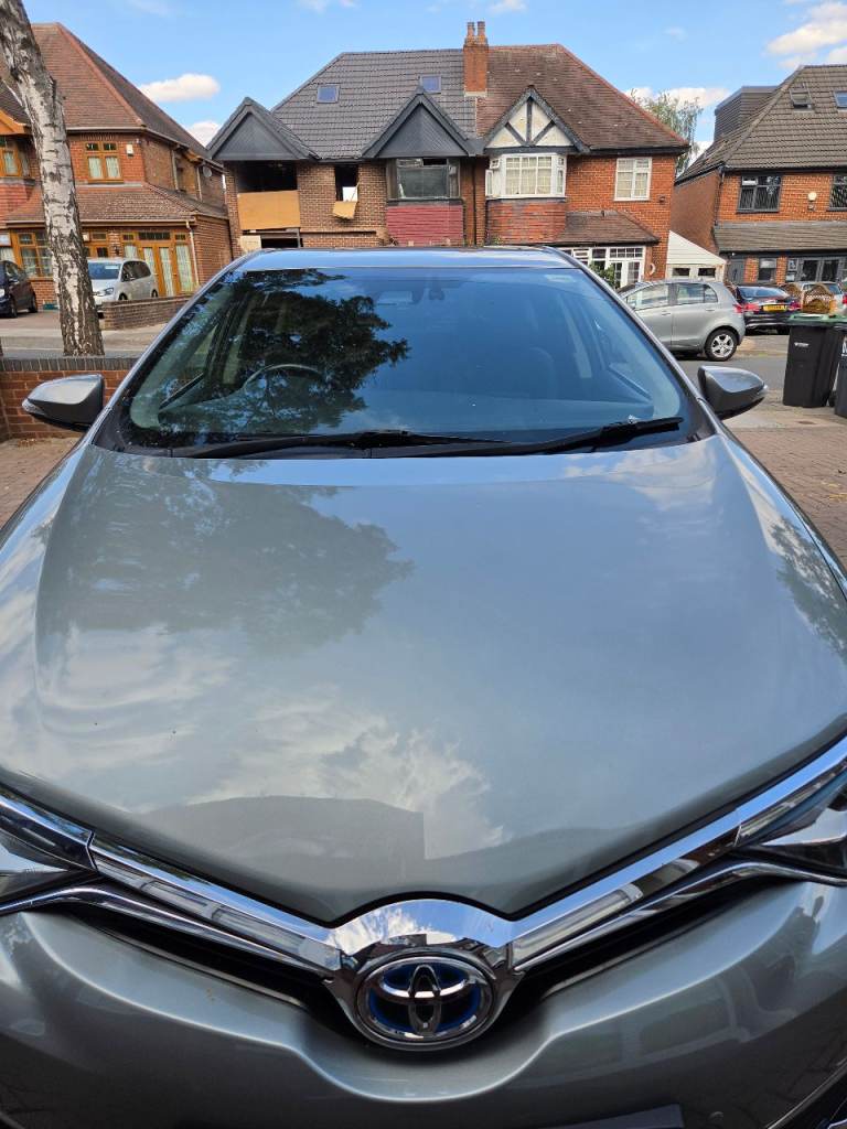 Toyota Auris Excel Hybrid