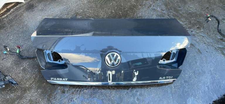 Vw Volkswagen Passat B7 boot saloon tailgate 