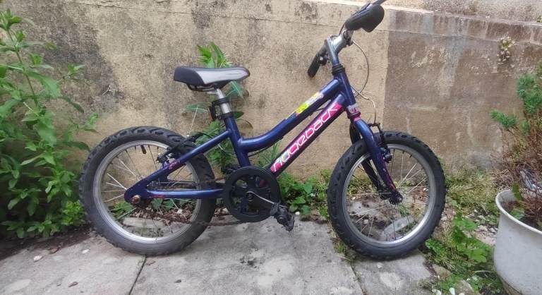 CHILD BIKE 16 INCH WHEELS 