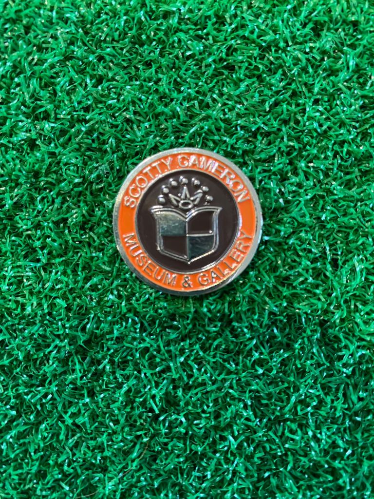 SCOTTY CAMERON  MUSEUM & GALLERY GOLF BALL MARKER  * PRISTINE *