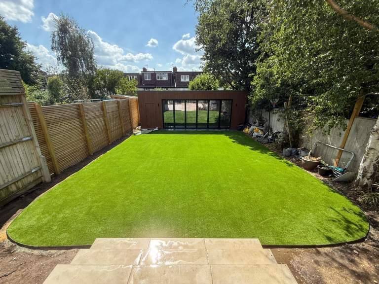 WAREHOUSE CLEARANCE – PREMIUM ARTIFICIAL GRASS (30–40mm) 70% OFF ONLY £7.80 SQM