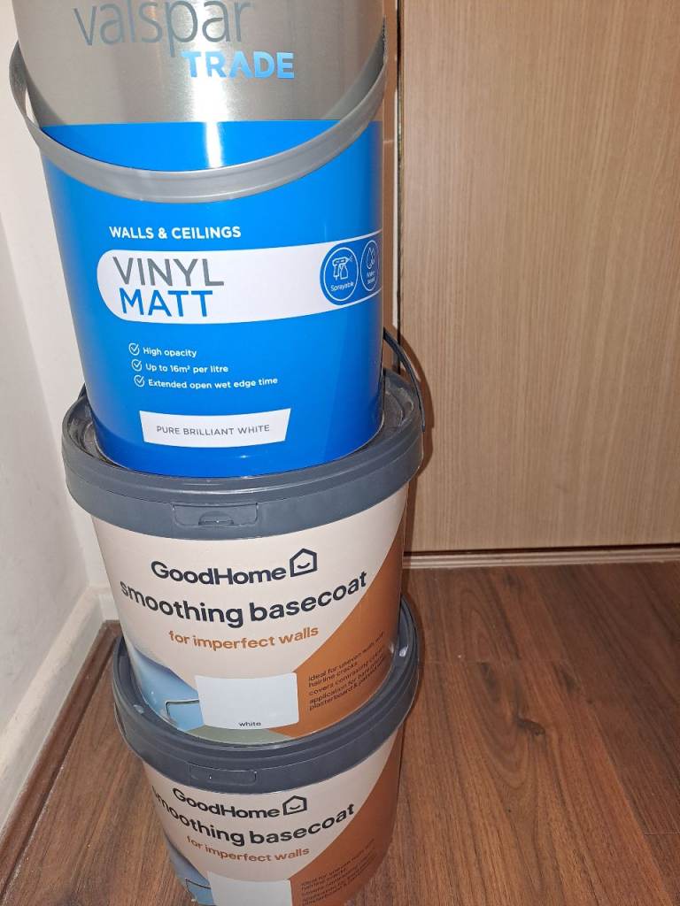 3 5L pots of white paint from B&Q