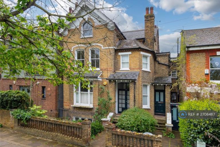 2 bedroom flat in Bolingbroke Grove, London, SW11 (2 bed) (#2708487)