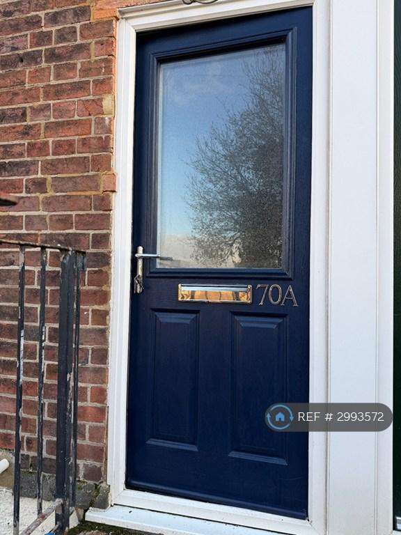 1 bedroom flat in Castle Street, Luton, LU1 (1 bed) (#2993572)