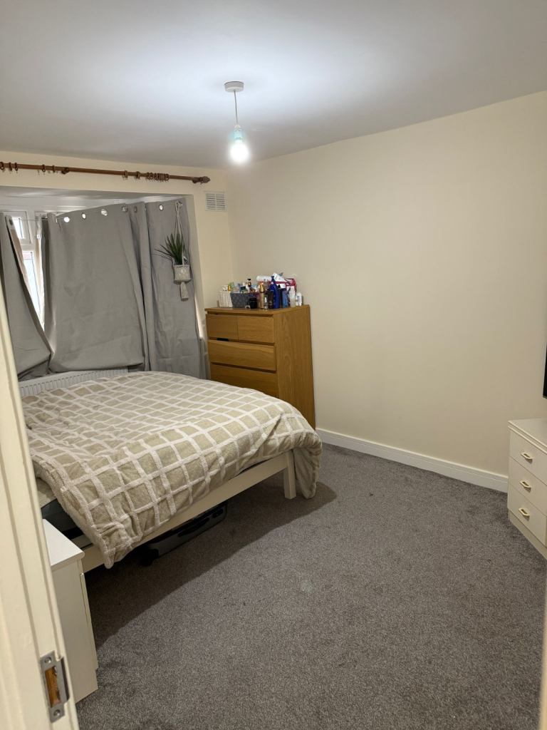 Room to rent at Mitcham 