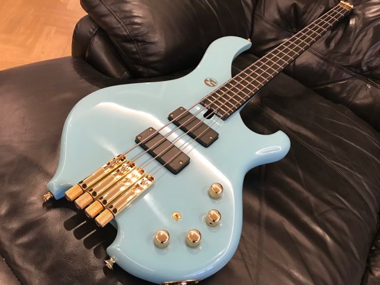 Maruszczyk Frog 4a Headless 4 string bass guitar - Baby Blue, 2023, as good as new
