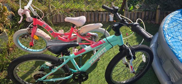 2 x kids bikes 