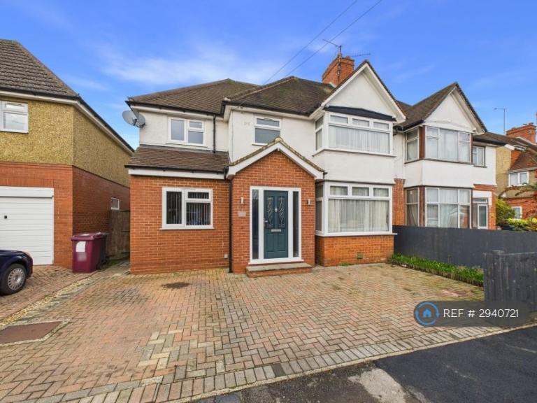 4 bedroom house in Tamarisk Avenue, Reading, RG2 (4 bed) (#2940721)