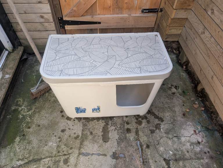 FREE CAT LITTER TRAY house Pets at Home 