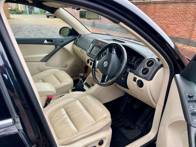 Volkswagen, TIGUAN, Estate, 2009, Manual, 1968 (cc), 5 doors