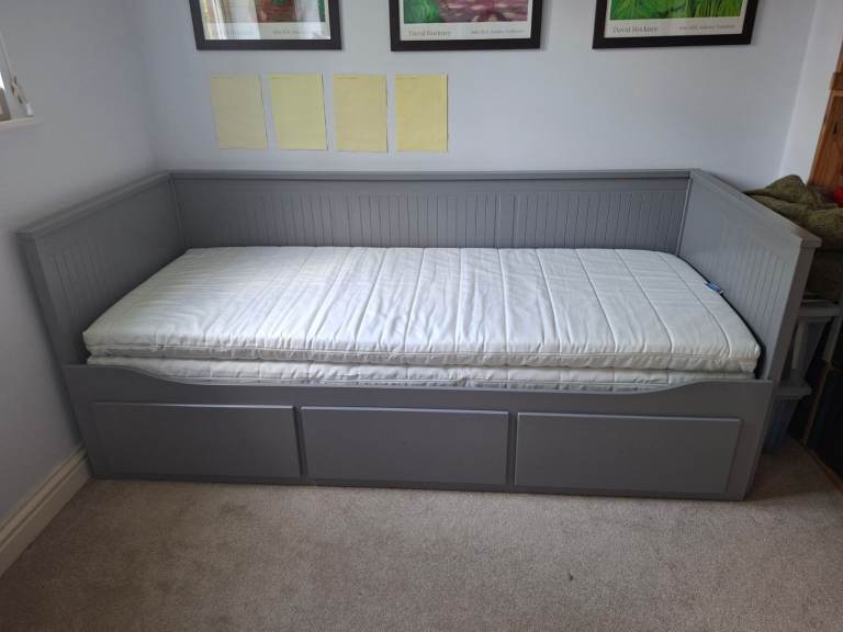IKEA (Hemnes) day bed - single that converts to double