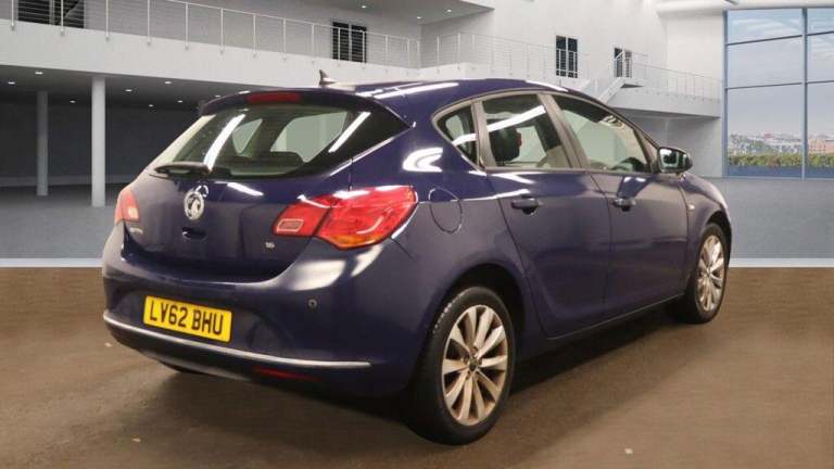 2012 Vauxhall Astra 1.6i 16V Active 5dr HATCHBACK PETROL Manual