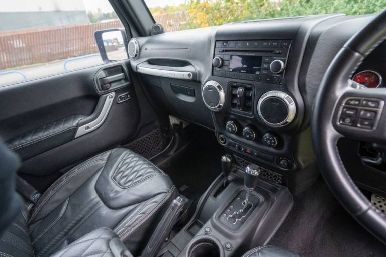 2013 Jeep Wrangler 2.8 CRD Sahara SUV 4dr Diesel Auto 4WD Euro 5 (197 bhp) CONVERTIBLE Diesel Aut...