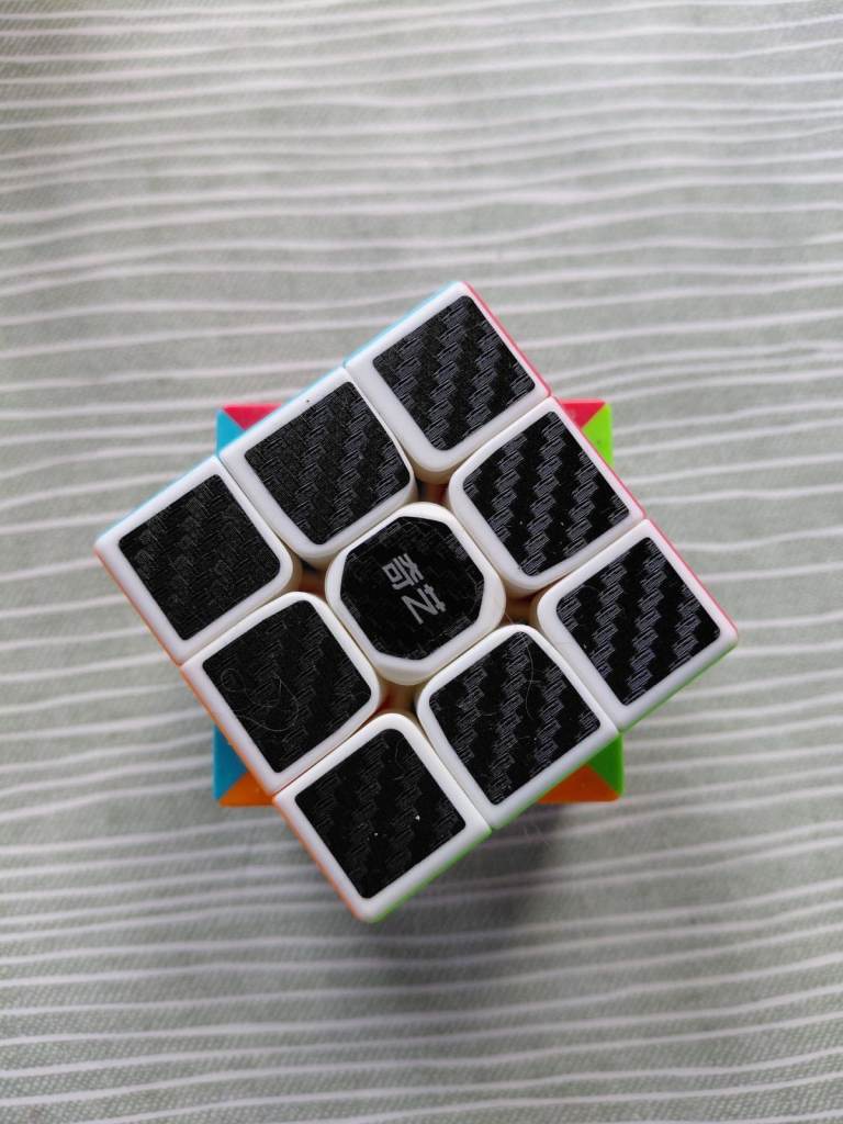 Qiyi 2x2 and 3x3 Carbon Fibre Style Speed Cubes - Excellent Condition Puzzles